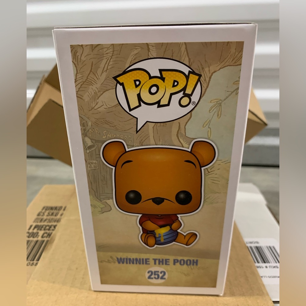 Vaulted 2017 Hot Topic Exclusive Flocked Winnie The Pooh Funko Pop New in box - Picture 8 of 8